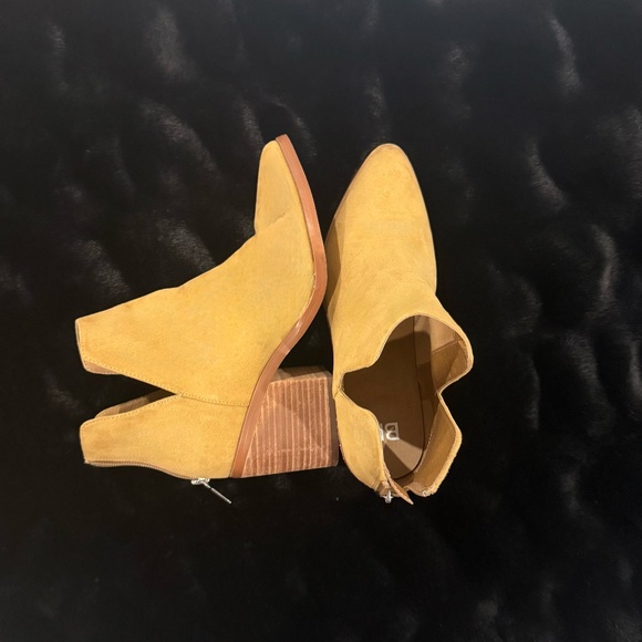 Light Brown Leather BP Wedge Heels - Picture 2 of 2